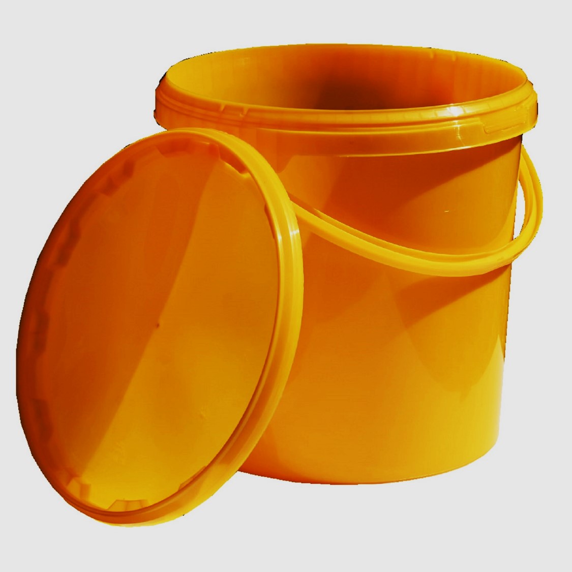 nadoba-na-med-plast-14-kg-zlta